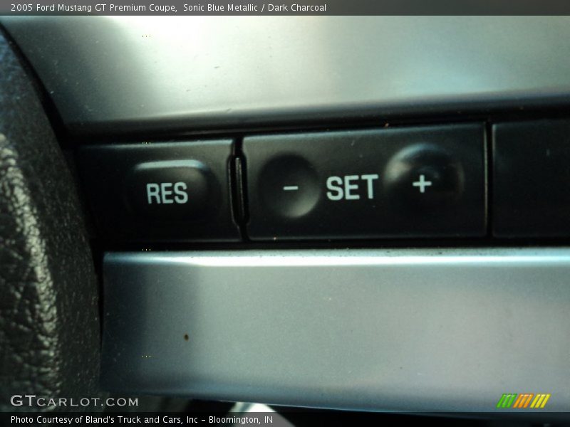Sonic Blue Metallic / Dark Charcoal 2005 Ford Mustang GT Premium Coupe