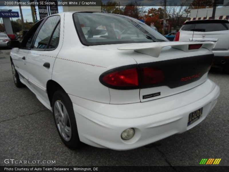 Bright White / Graphite 2000 Pontiac Sunfire SE Sedan