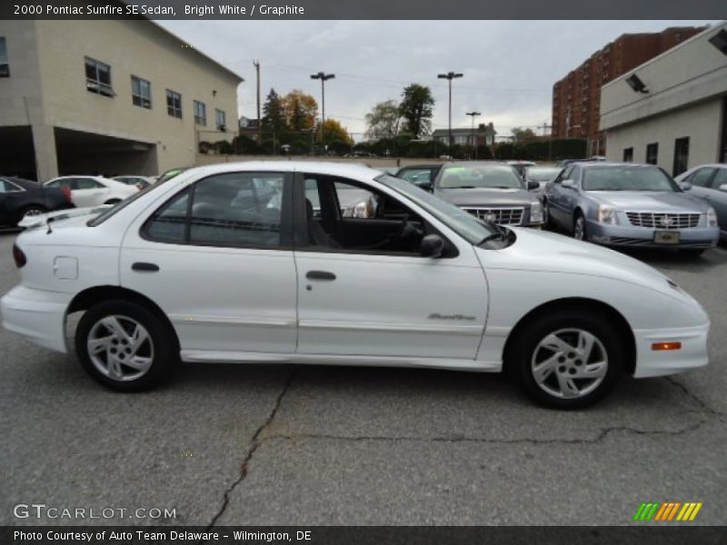 Bright White / Graphite 2000 Pontiac Sunfire SE Sedan