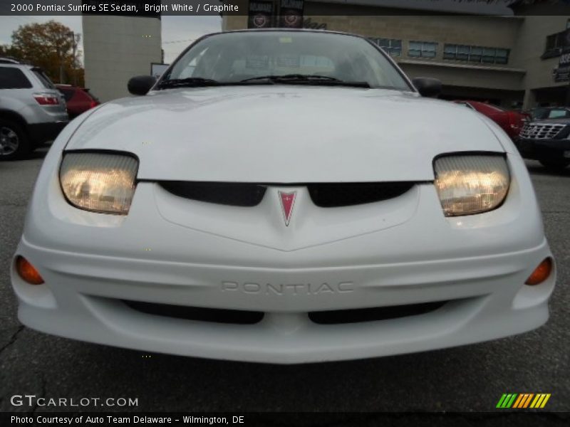Bright White / Graphite 2000 Pontiac Sunfire SE Sedan