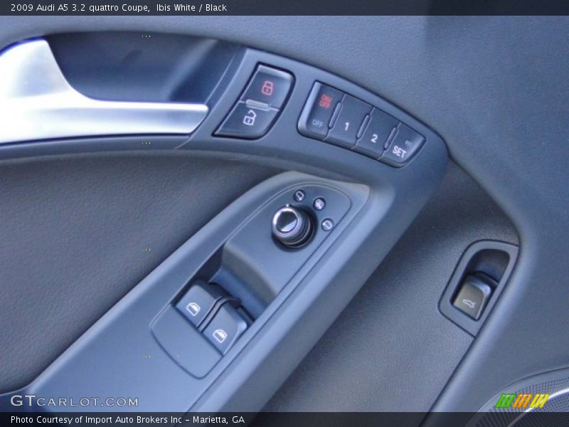 Ibis White / Black 2009 Audi A5 3.2 quattro Coupe