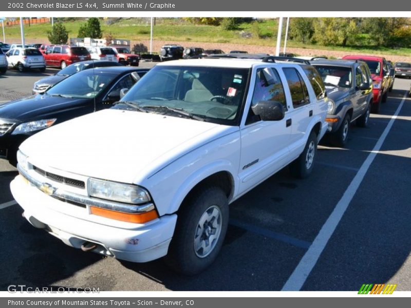 Front 3/4 View of 2002 Blazer LS 4x4