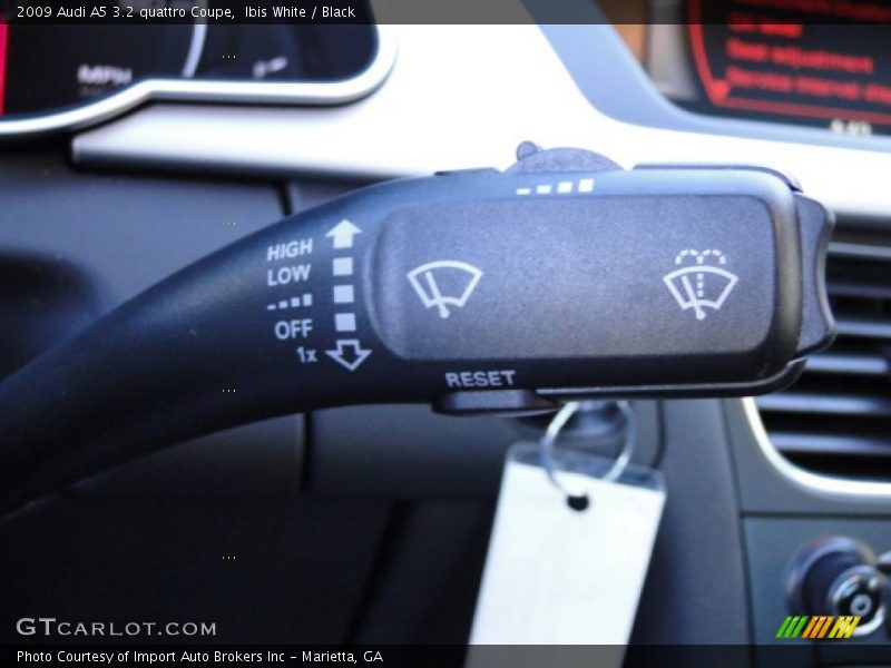 Ibis White / Black 2009 Audi A5 3.2 quattro Coupe