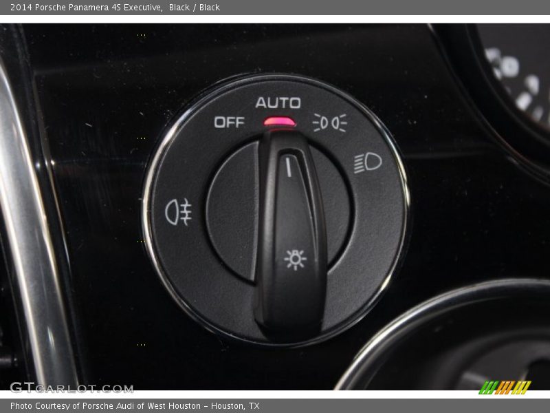 Controls of 2014 Panamera 4S Executive