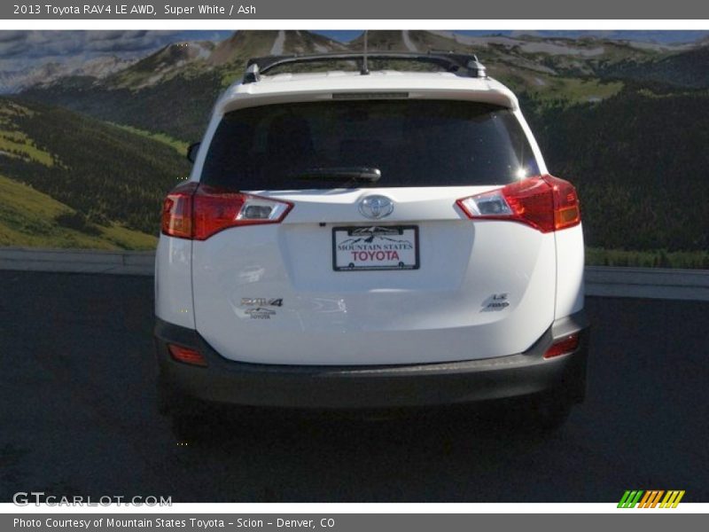 Super White / Ash 2013 Toyota RAV4 LE AWD