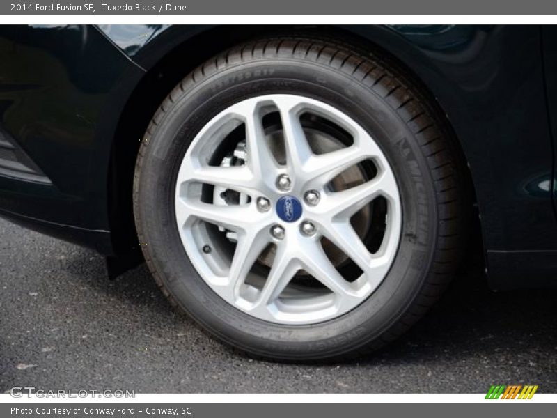 Tuxedo Black / Dune 2014 Ford Fusion SE