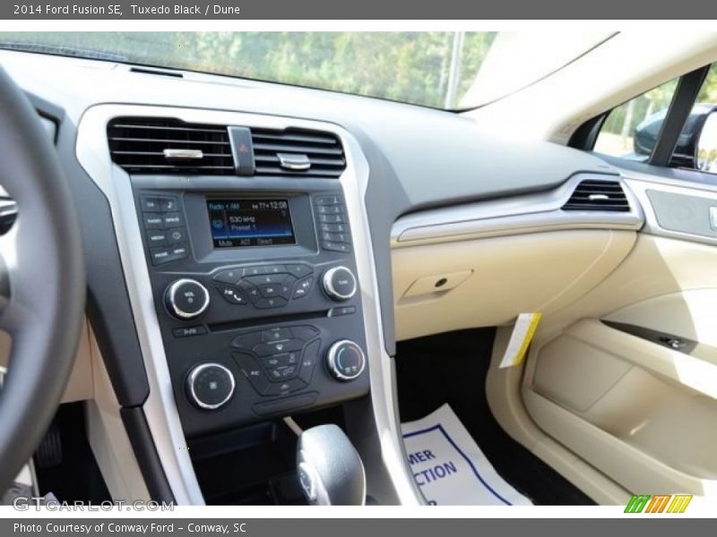 Tuxedo Black / Dune 2014 Ford Fusion SE