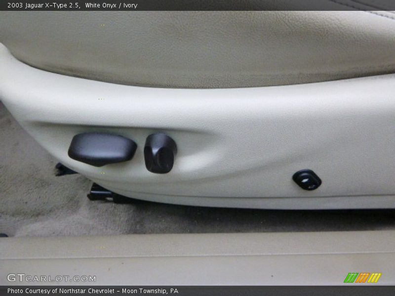 White Onyx / Ivory 2003 Jaguar X-Type 2.5