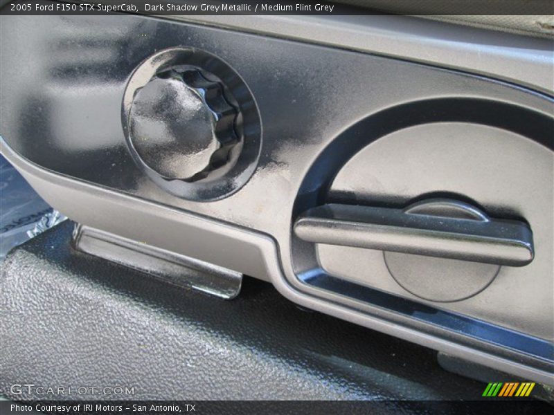 Dark Shadow Grey Metallic / Medium Flint Grey 2005 Ford F150 STX SuperCab