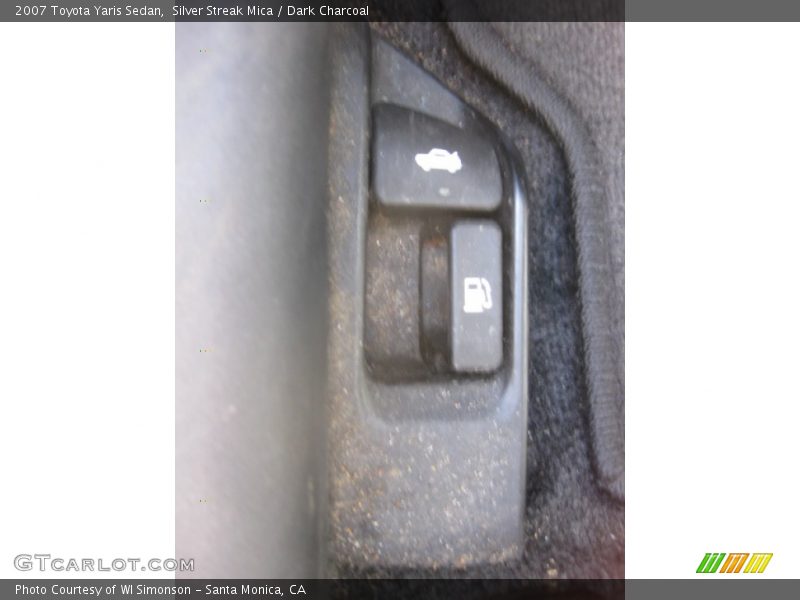 Silver Streak Mica / Dark Charcoal 2007 Toyota Yaris Sedan