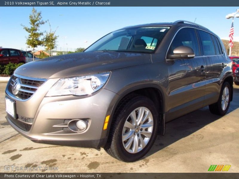 Alpine Grey Metallic / Charcoal 2010 Volkswagen Tiguan SE