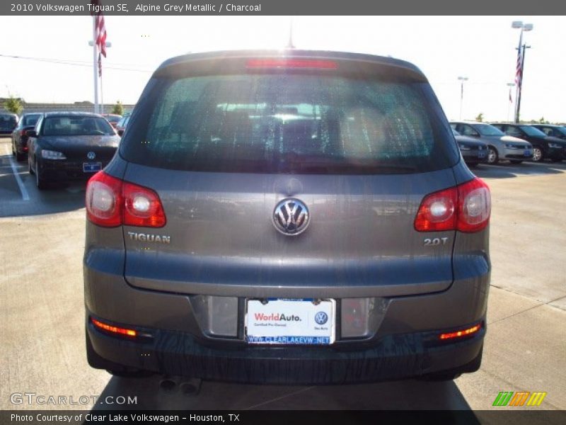 Alpine Grey Metallic / Charcoal 2010 Volkswagen Tiguan SE