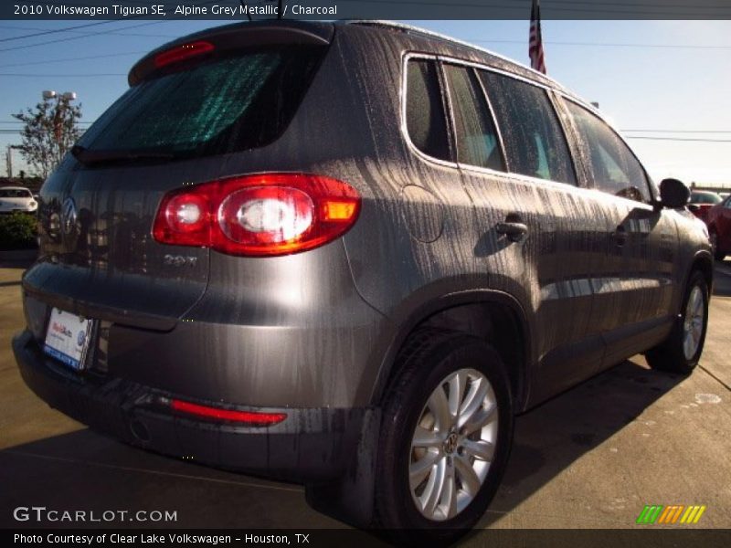 Alpine Grey Metallic / Charcoal 2010 Volkswagen Tiguan SE