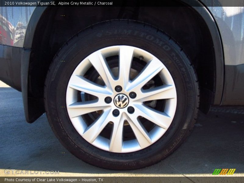 Alpine Grey Metallic / Charcoal 2010 Volkswagen Tiguan SE