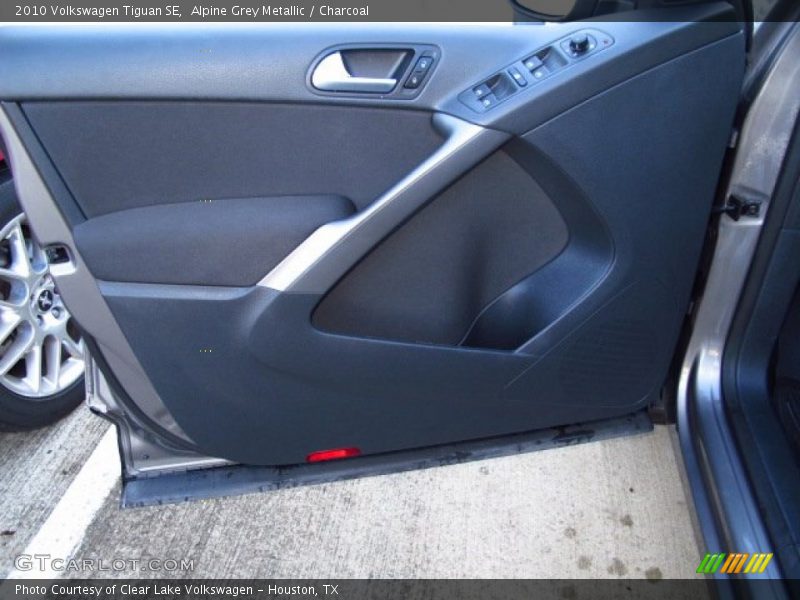 Alpine Grey Metallic / Charcoal 2010 Volkswagen Tiguan SE