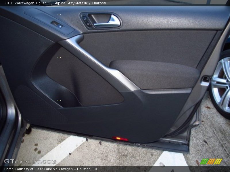 Alpine Grey Metallic / Charcoal 2010 Volkswagen Tiguan SE
