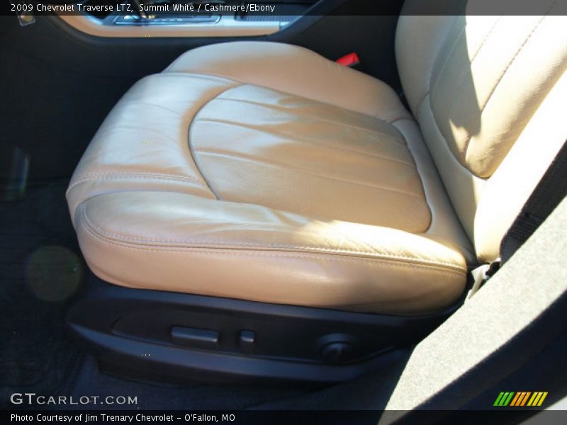 Summit White / Cashmere/Ebony 2009 Chevrolet Traverse LTZ