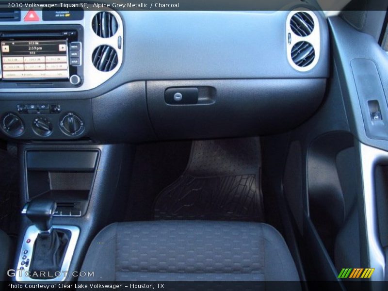 Alpine Grey Metallic / Charcoal 2010 Volkswagen Tiguan SE