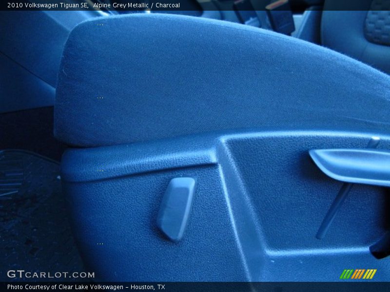 Alpine Grey Metallic / Charcoal 2010 Volkswagen Tiguan SE