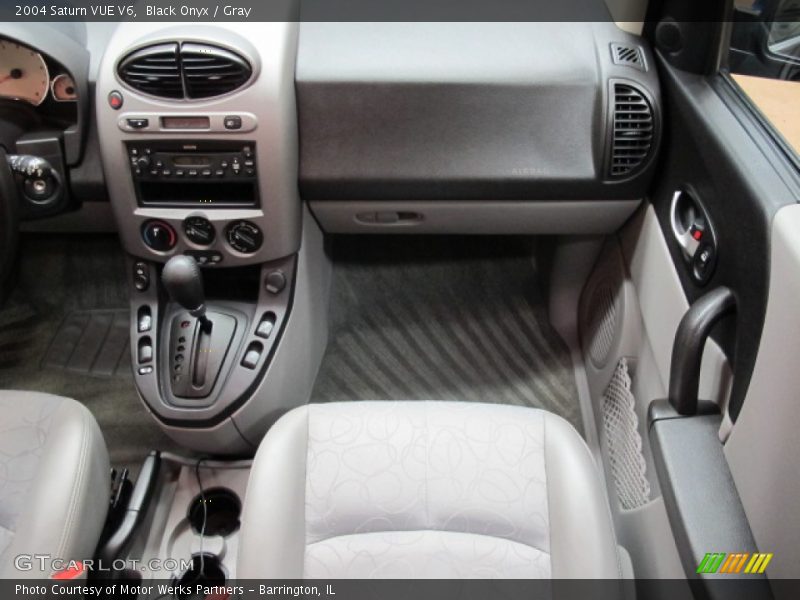 Black Onyx / Gray 2004 Saturn VUE V6