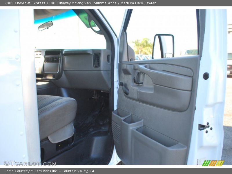 Summit White / Medium Dark Pewter 2005 Chevrolet Express 3500 Cutaway Moving Van