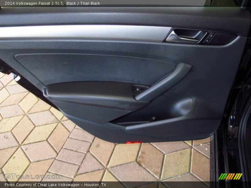 Black / Titan Black 2014 Volkswagen Passat 2.5L S