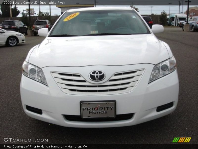Super White / Ash 2009 Toyota Camry LE