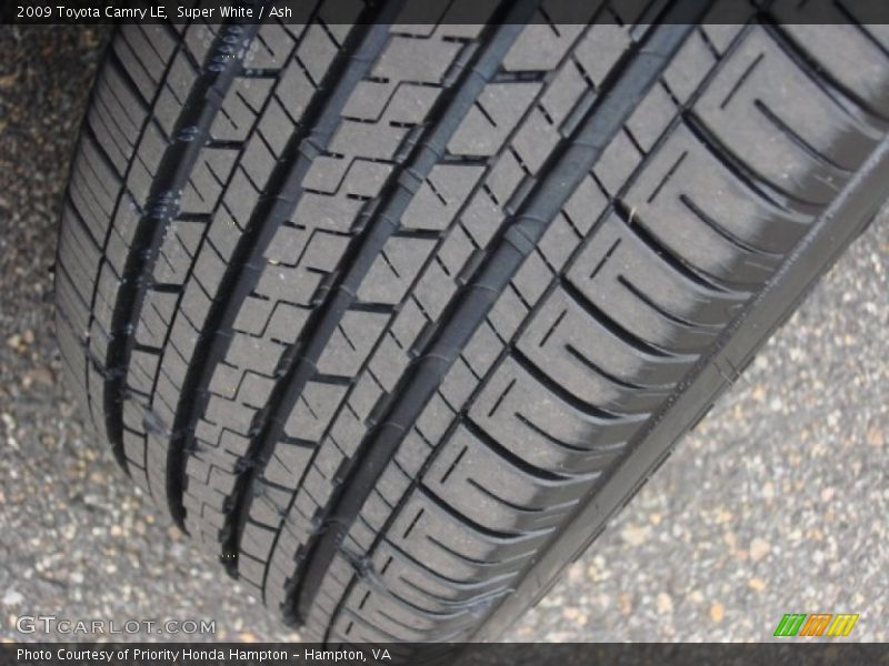 Super White / Ash 2009 Toyota Camry LE