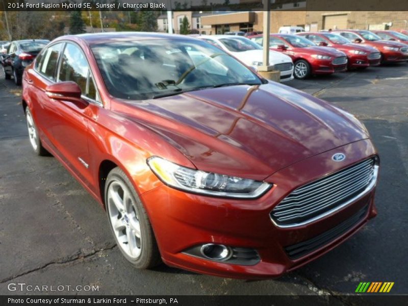 Front 3/4 View of 2014 Fusion Hybrid SE