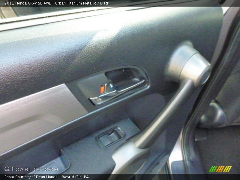 Urban Titanium Metallic / Black 2011 Honda CR-V SE 4WD