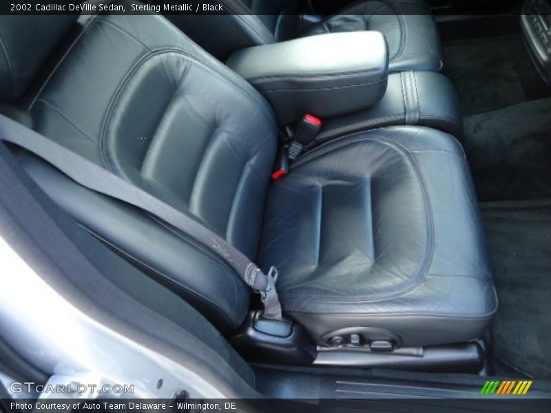 Sterling Metallic / Black 2002 Cadillac DeVille Sedan