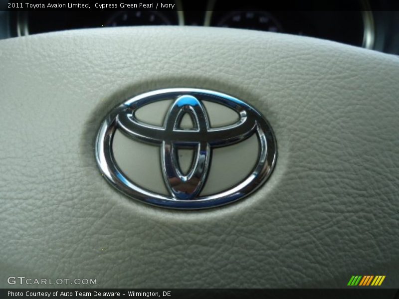 Cypress Green Pearl / Ivory 2011 Toyota Avalon Limited