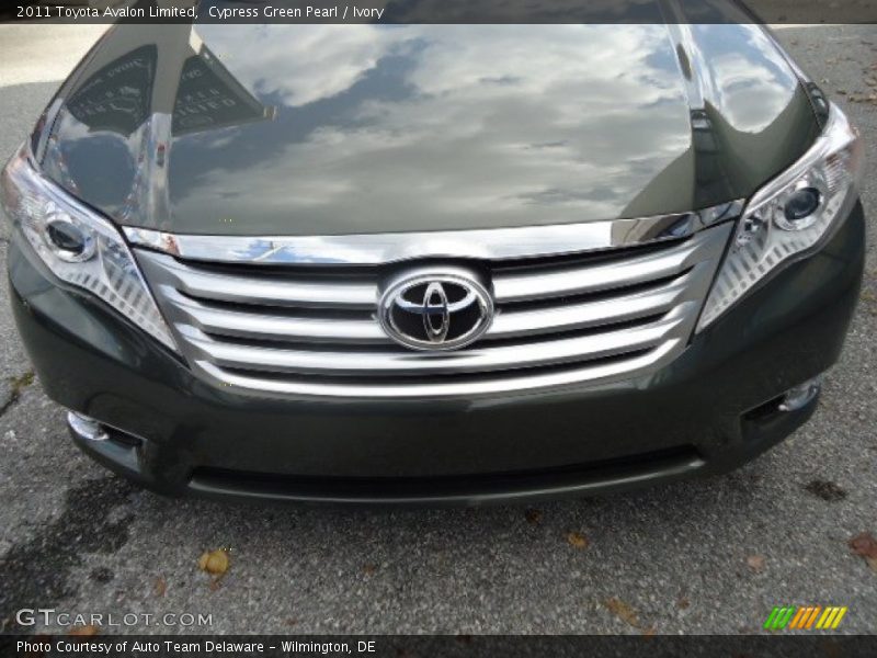Cypress Green Pearl / Ivory 2011 Toyota Avalon Limited