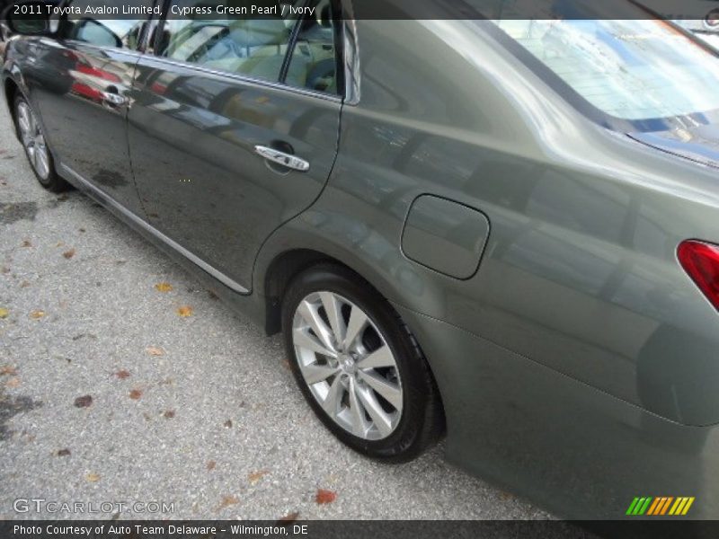 Cypress Green Pearl / Ivory 2011 Toyota Avalon Limited