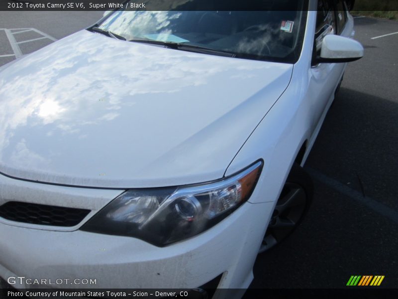 Super White / Black 2012 Toyota Camry SE V6