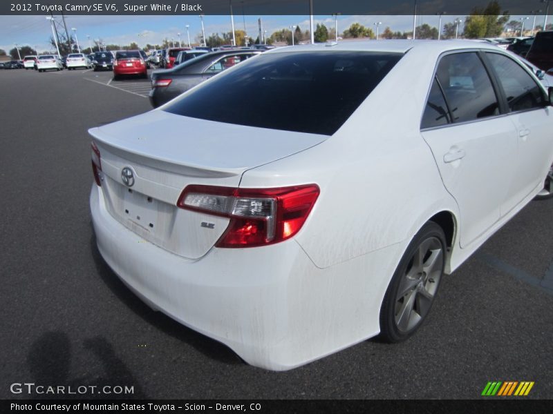 Super White / Black 2012 Toyota Camry SE V6