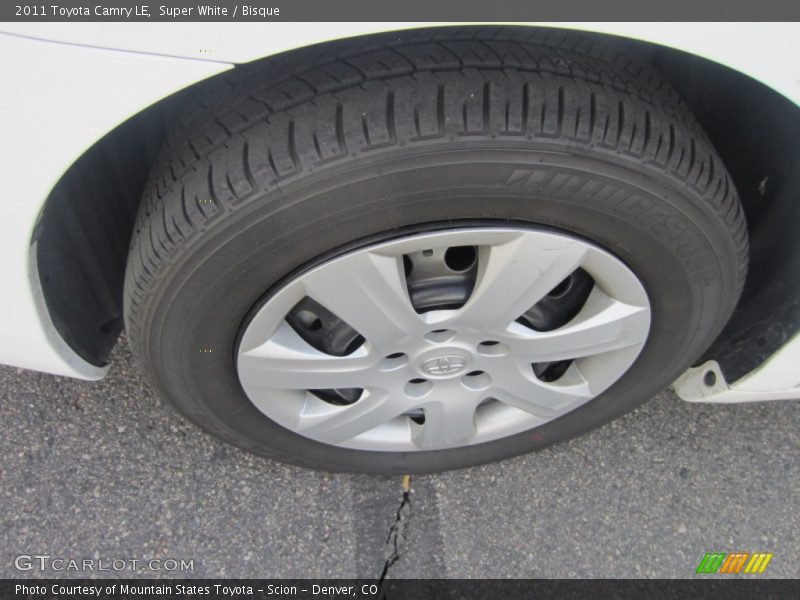 Super White / Bisque 2011 Toyota Camry LE