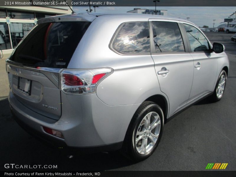 Cool Silver Metallic / Black 2014 Mitsubishi Outlander SE S-AWC