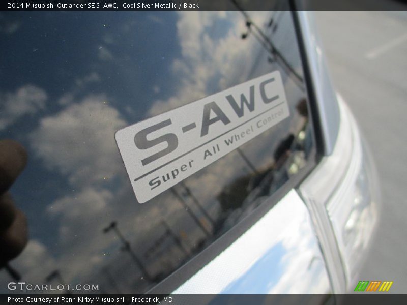 Cool Silver Metallic / Black 2014 Mitsubishi Outlander SE S-AWC