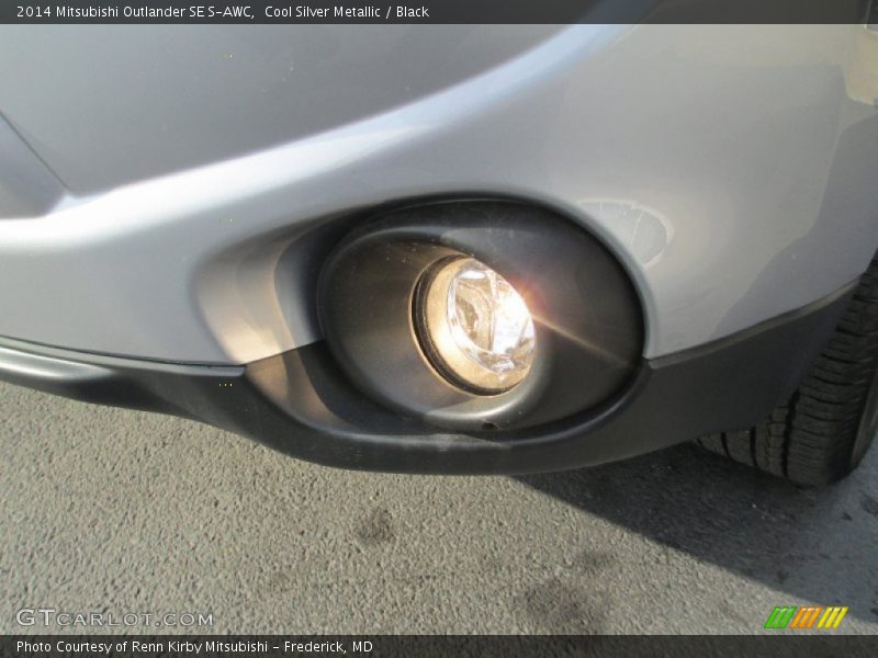 Cool Silver Metallic / Black 2014 Mitsubishi Outlander SE S-AWC