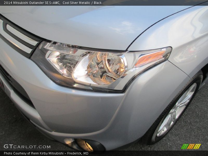 Cool Silver Metallic / Black 2014 Mitsubishi Outlander SE S-AWC