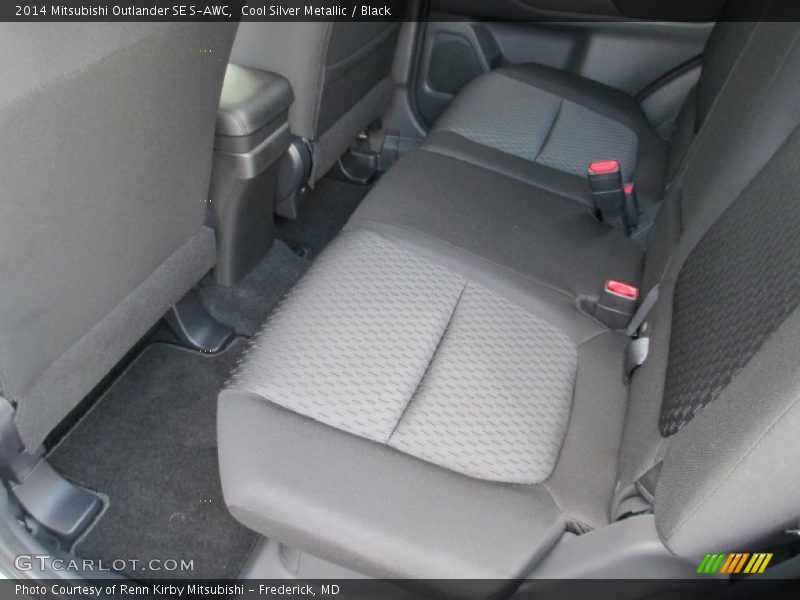 Cool Silver Metallic / Black 2014 Mitsubishi Outlander SE S-AWC