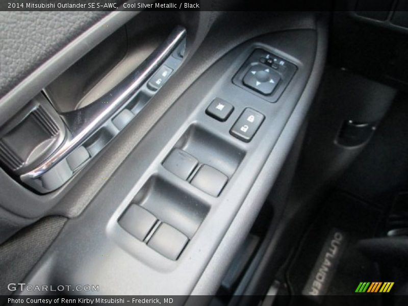 Cool Silver Metallic / Black 2014 Mitsubishi Outlander SE S-AWC