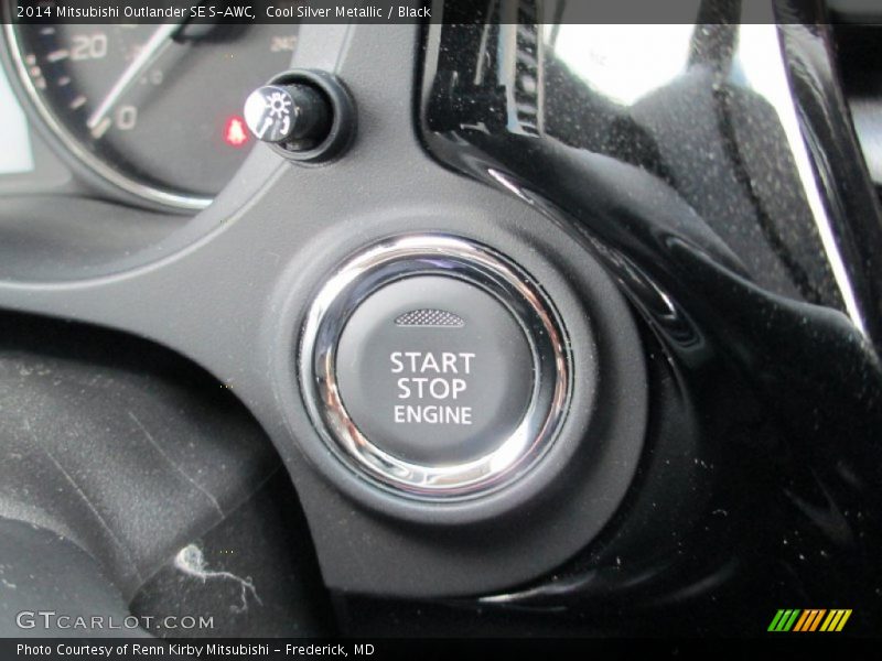Cool Silver Metallic / Black 2014 Mitsubishi Outlander SE S-AWC