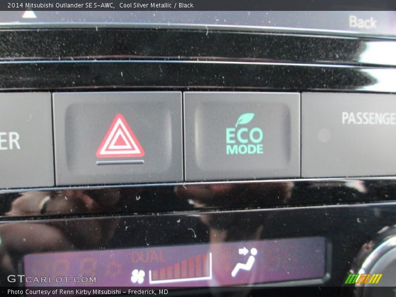 Cool Silver Metallic / Black 2014 Mitsubishi Outlander SE S-AWC