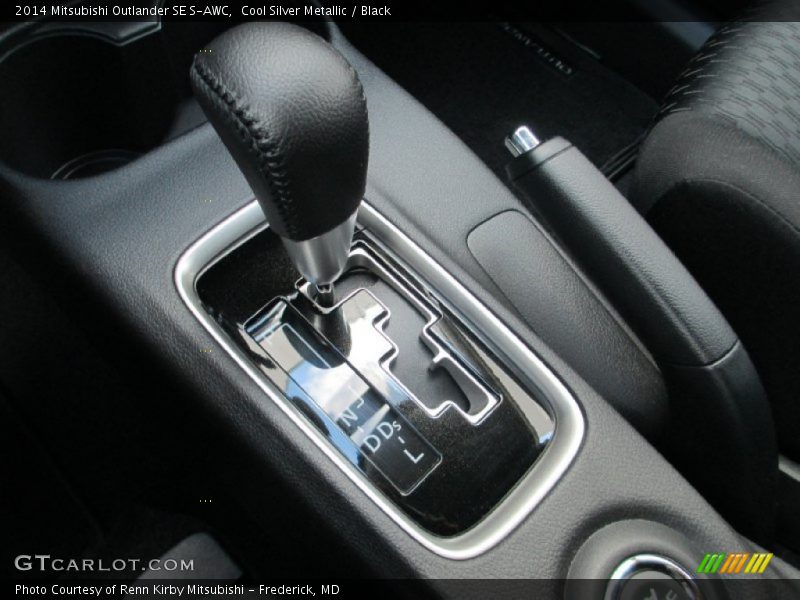 Cool Silver Metallic / Black 2014 Mitsubishi Outlander SE S-AWC