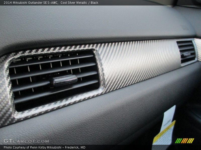 Cool Silver Metallic / Black 2014 Mitsubishi Outlander SE S-AWC