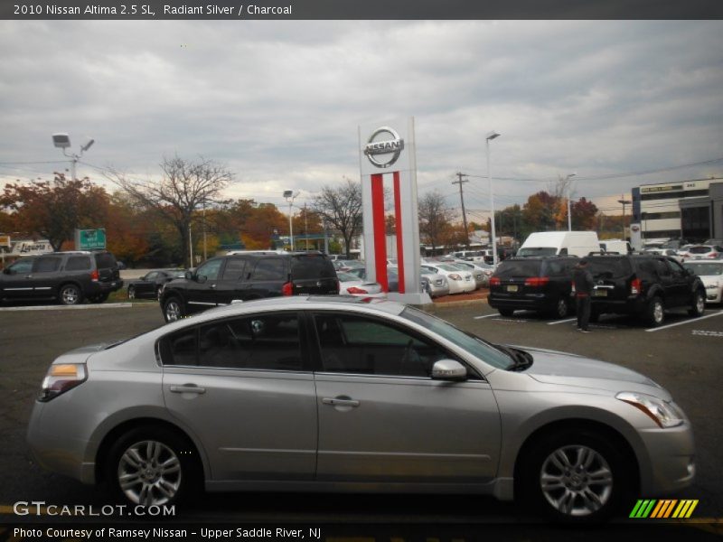 Radiant Silver / Charcoal 2010 Nissan Altima 2.5 SL