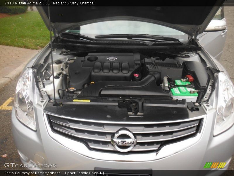 Radiant Silver / Charcoal 2010 Nissan Altima 2.5 SL