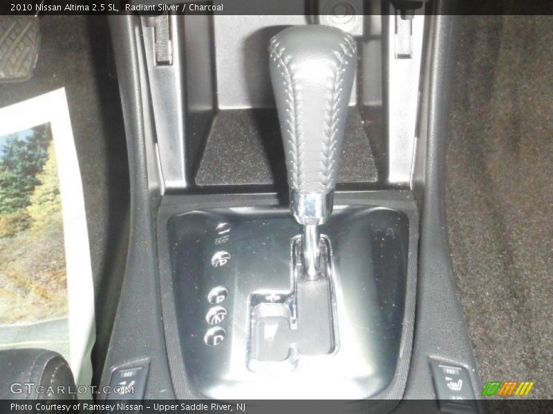 Radiant Silver / Charcoal 2010 Nissan Altima 2.5 SL